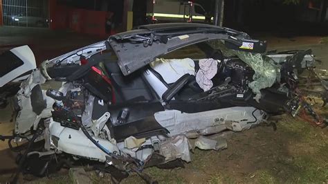 VÍDEO Homem morre após ser arremessado para fora de Porsche em acidente