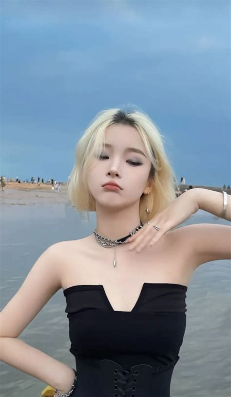 Pin By Juliana Silva On Girls Blonde Short Hair Color Asian Beauty Short Hair Styles