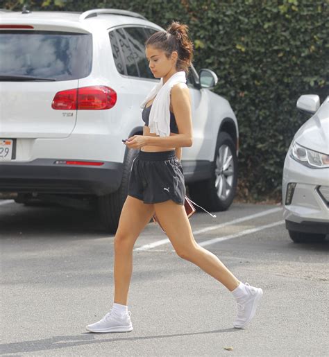Selena Gomez Hot Celebs Home