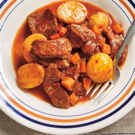 Mijoté de veau à la tomate et à la sauge spezzatino di vitello con