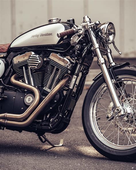 Deus Ex Machina кафе рейсер Harley Davidson Sportster Cafe Racer