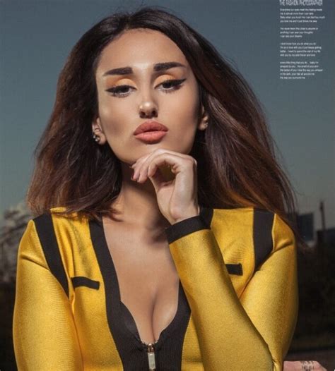 Model Sedcard von Hazal Ö - weibliches New Face Fotomodel Deutschland