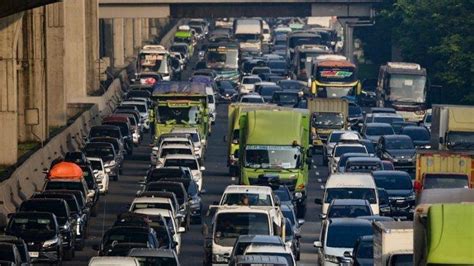 6 Tips Mencegah Mesin Mobil Overheat Di Jalan Tribunjogja