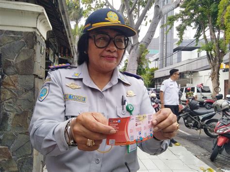 Pemkot Surabaya Luncurkan Voucher Parkir Di Balai Kota Dan Taman