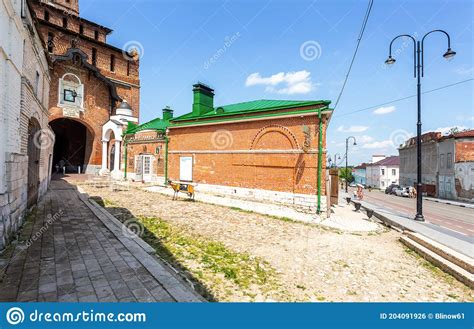 Puerta Del Piatnitsky Del Kremlin Kolomna Y Museo De Kalach En Kolomna