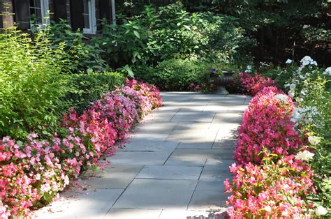 Front Yard Landscape Design: 7 Refreshing Ideas