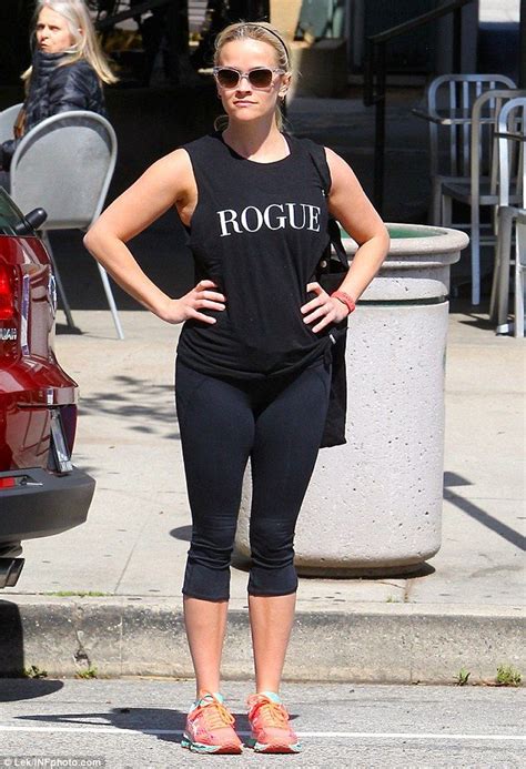 Reese Witherspoon Flaunts Her Toned Curves As She Heads To Yoga Class Reese Witherspoon Style