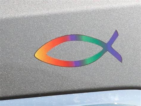 Fisch Aufkleber am Auto Wofür steht das Symbol mit den zwei gekrümmten