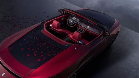 La Rose Noir Droptail Rolls Royce sorgt mit Luxus Cabrio für Aufsehen