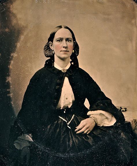 30 Vintage Portrait Photos Show Women Of Boston From The 1860s