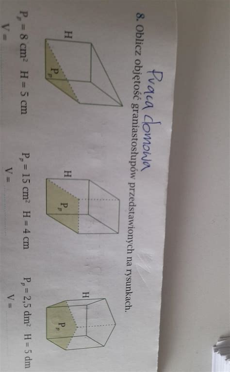 8 99 Oblicz objętość graniastosłupów przedstawionych na rysunkach