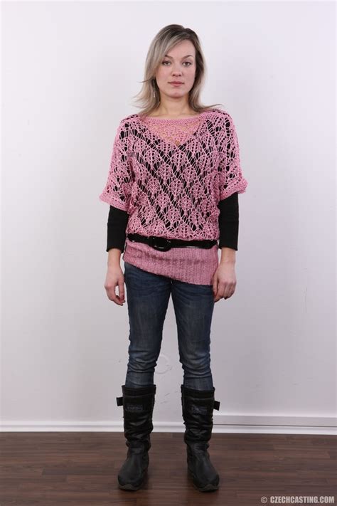 Beautifully Shaped Sex Model Shows Off Her XXX Dessert Picture 2