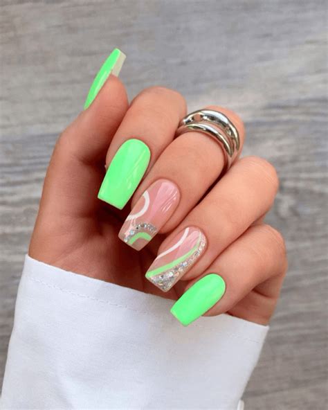 Cute Short Summer Nails Dotti Loreen