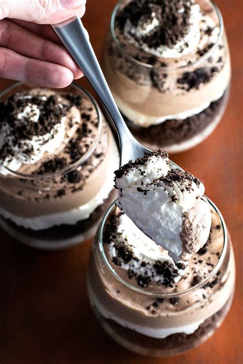 This Baileys Cookies And Cream Parfaits Recipe Will Knock Your Socks Off