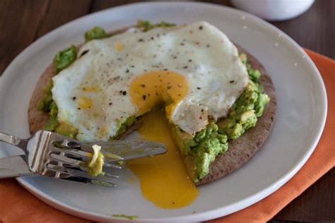 avocado egg breakfast