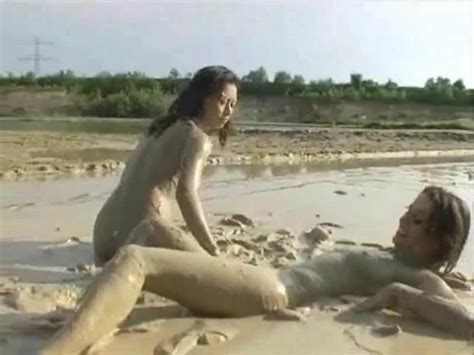 Estuary Mud Girl Playing In The Nude British Amateur Porn By Faphouse Xhamster
