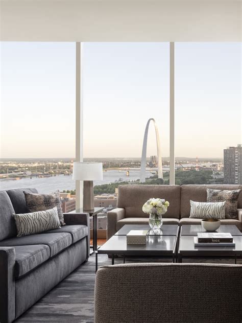 Luxury Hotel Suites in Downtown St. Louis | Four Seasons St. Louis