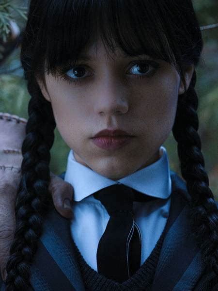 Figurine Wednesday Addams Metallic Wednesday Pas Cher