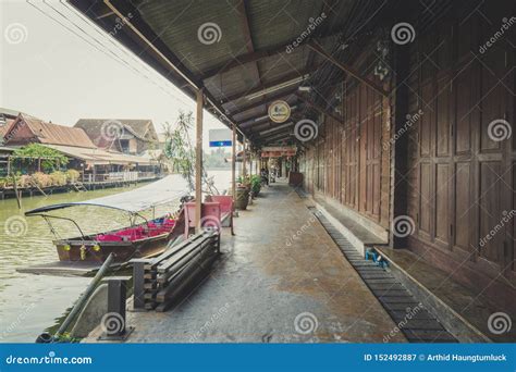 Amphawa Floating Market in Samut Songkhram, Thailand. Editorial ...