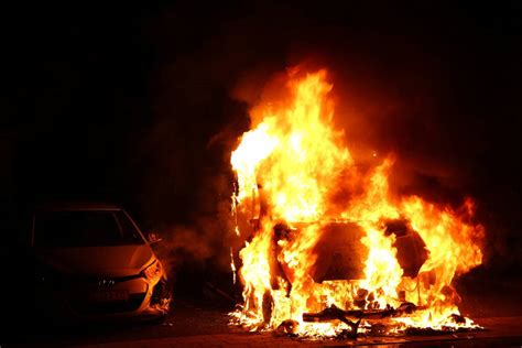 Bestelbus Verwoest Door Brand Ter Borghstraat In Geldrop