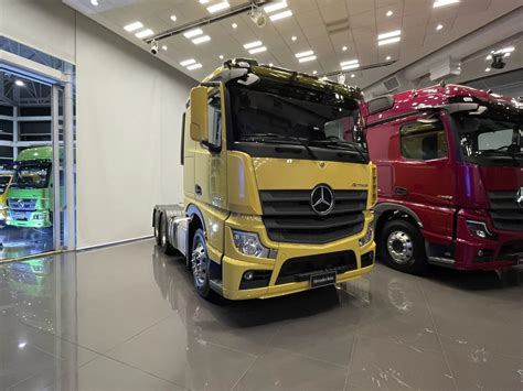 Mercedes Benz apresenta seus caminhões motores Euro 6