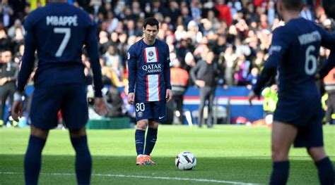 Lionel Messi Scored A Sublime Free Kick In Stoppage Time As PSG Beat