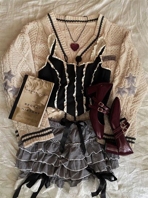 Dark Coquette Outfit Romantic Academia Outfits Girly Outfits Dress To Impress