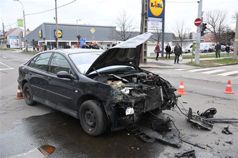 Felborult Egy Ment Aut Budapesten Origo