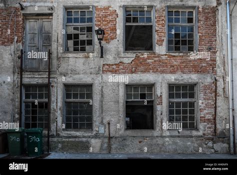 Abandoned building exterior Stock Photo - Alamy