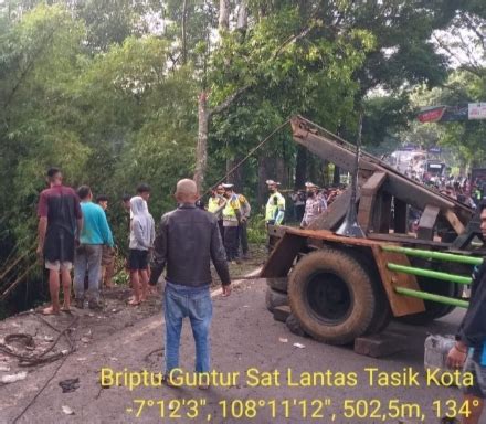 Bus Pariwisata Alami Kecelakaan Di Tasik Masuk Jurang Bawa Anak SD