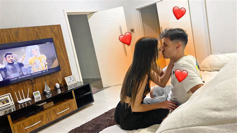 FLAGREI O JUAN E A VITÓRIA SE BEIJANDO YouTube