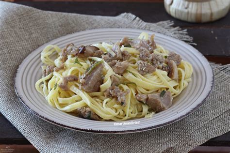 Tagliatelle Ai Funghi E Salsiccia Le Ricette Di Libellula