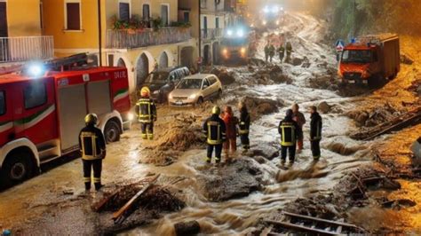 Frana In Strada A Gragnano Famiglie Evacuate In Piena Notte