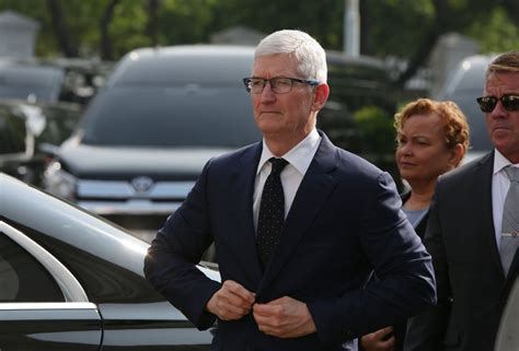 Ketemu Jokowi Tim Cook Pertimbangkan Bangun Pabrik Apple Di Indonesia