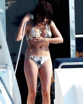 Penelope Cruz Sexy And Hot Bikini And Nipple Slip Paparazzi Photos Porn Pictures XXX Photos
