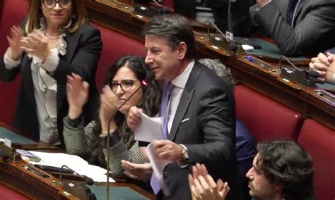 Salario Minimo Le Opposizioni Ritirano La Firma Conte Straccia Il