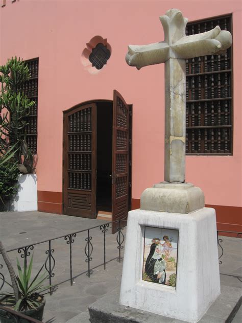 Visitando El Santuario De Santa Rosa De Lima