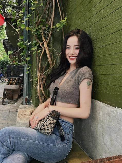Danh tính hot girl có nụ cười triệu view 2sao