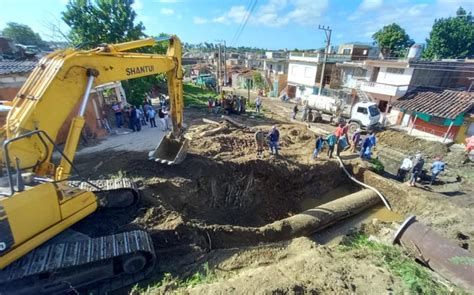 En fotos reparación capital en la red de suministro de agua a la