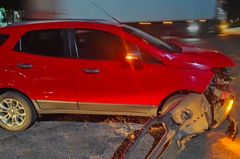 Motocicleta E Ve Culo De Passeio Se Envolvem Em Colis O Em Nova Erechim