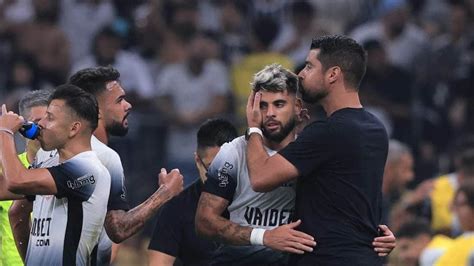 Corinthians Volta Aos Treinos Ap S Pausa No Calend Rio