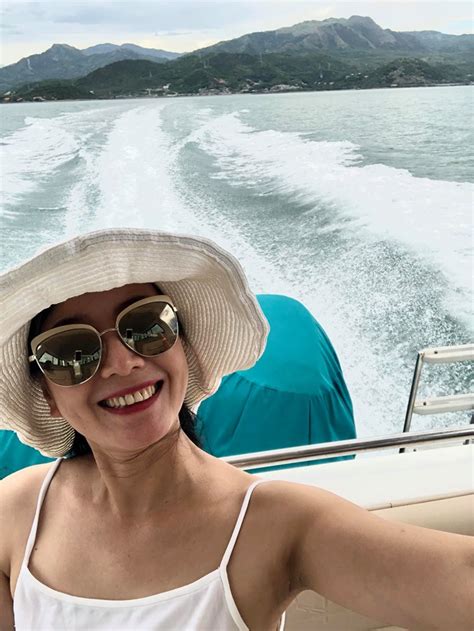 Nghệ sĩ Chiều Xuân tự tin diện bikini khoe thân hình ở tuổi