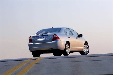 2011 Ford Fusion Hybrid Review Specs Pictures Price And Mpg