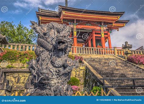 Kyoto 29 De Mayo De 2019 Estatua Del Dragón En El Templo De Kiyomizu