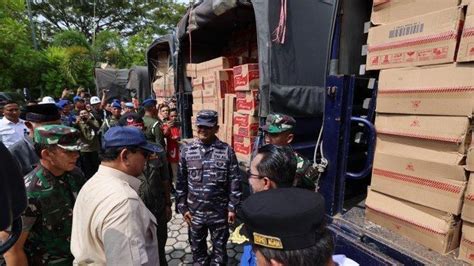 Prabowo Kirim 17 Truk Berisi Bantuan Untuk Korban Banjir Bandang Sumbar