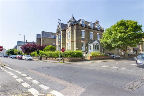 Martin And Co Folkestone 1 Bedroom Apartment Let Agreed In Highcliffe