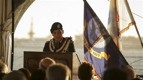 Tulsi Gabbard blasts ‘self-serving politicians’ while in Army uniform