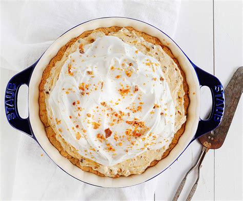 Butterfinger Pie {VIDEO} | i am baker