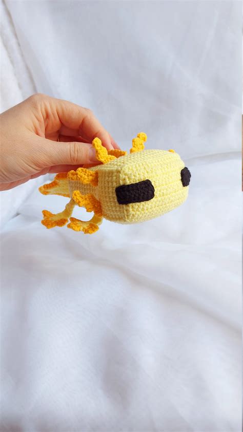 Minecraft axolotl plush - kinglopi