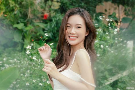 Bị khán giả phản ứng khi đăng ảnh bikini nữ chính Phố trong làng nói gì Báo Dân trí